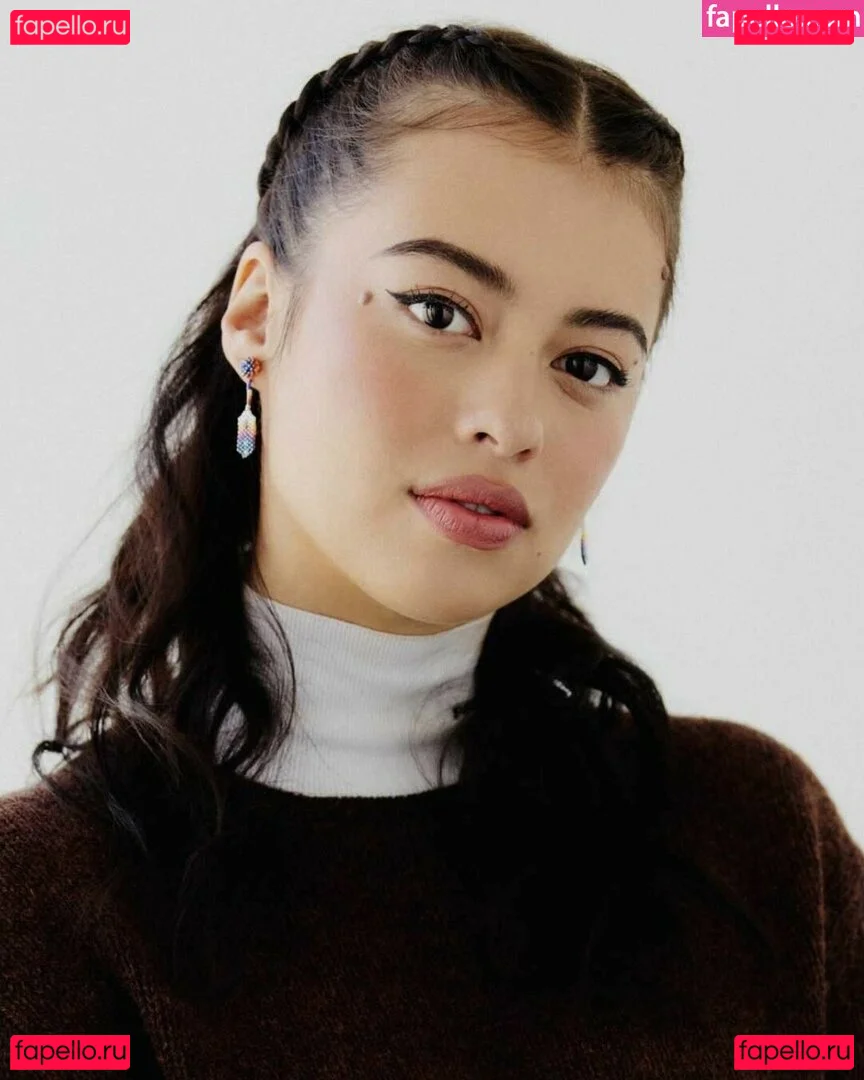 Amber Midthunder Onlyfans Photo Gallery 