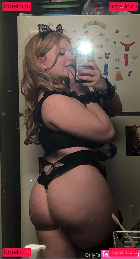 Izzyisdying Onlyfans Photo Gallery 