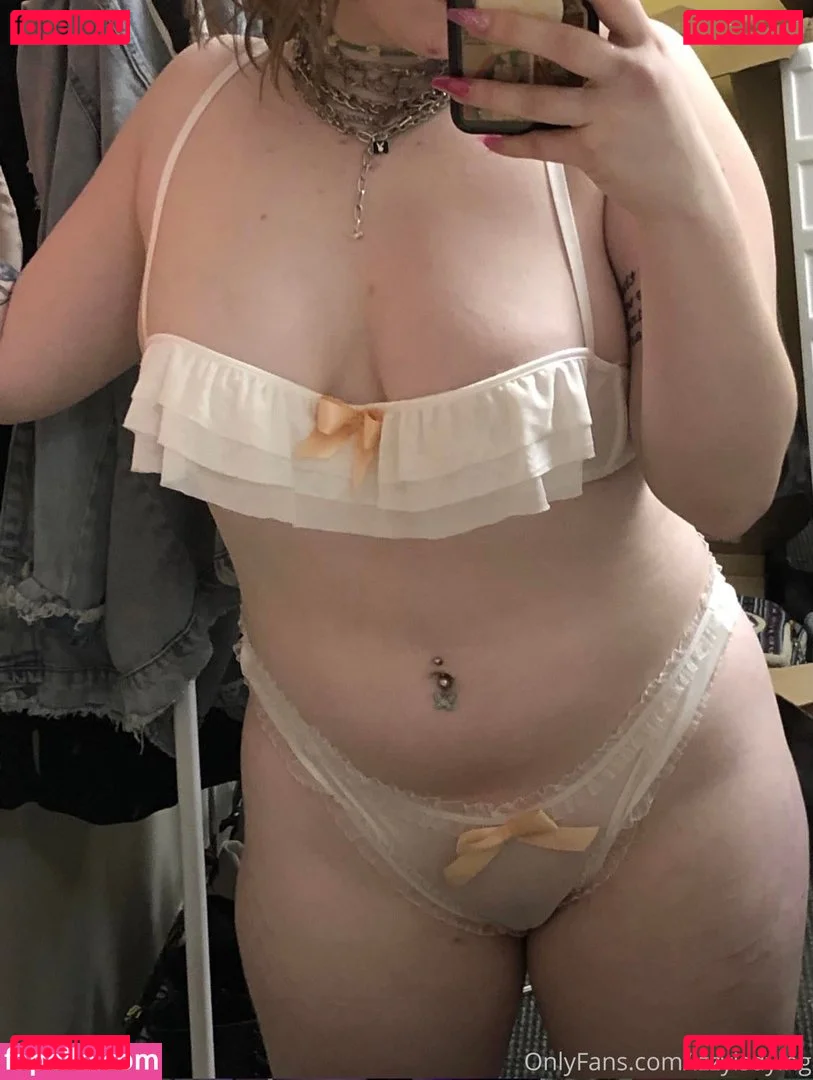 Izzyisdying Onlyfans Photo Gallery 