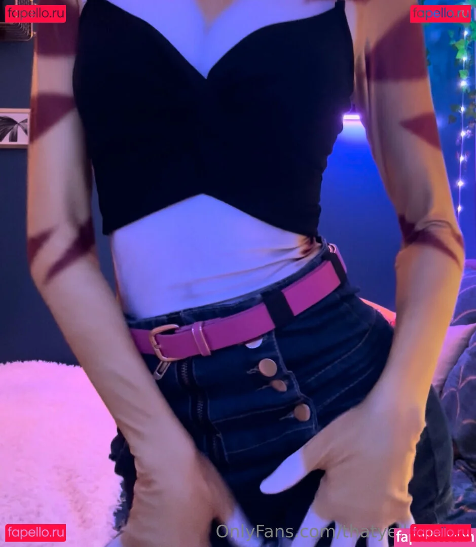 thatyellowkitty Onlyfans Photo Gallery 