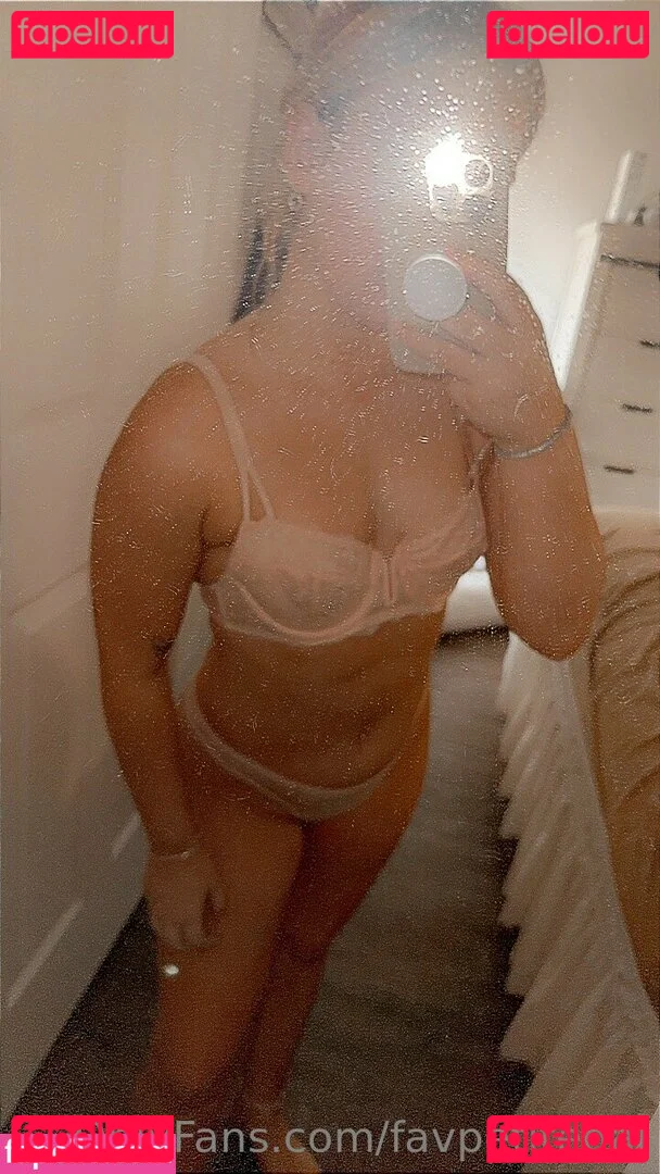 favpetitegal Onlyfans Photo Gallery 