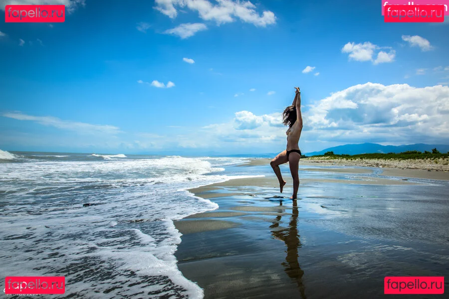 Lale Sezer Onlyfans Photo Gallery 