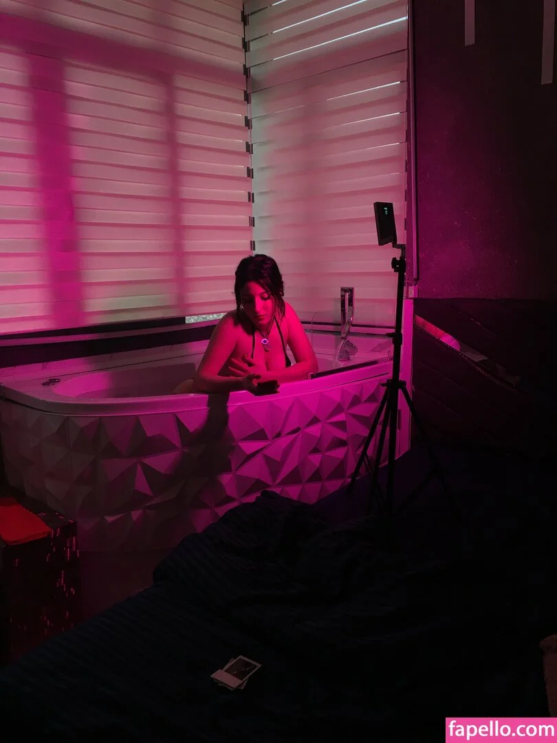 nadeleine Onlyfans Photo Gallery 