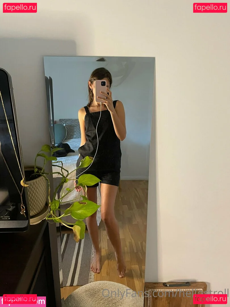 hellostroll Onlyfans Photo Gallery 