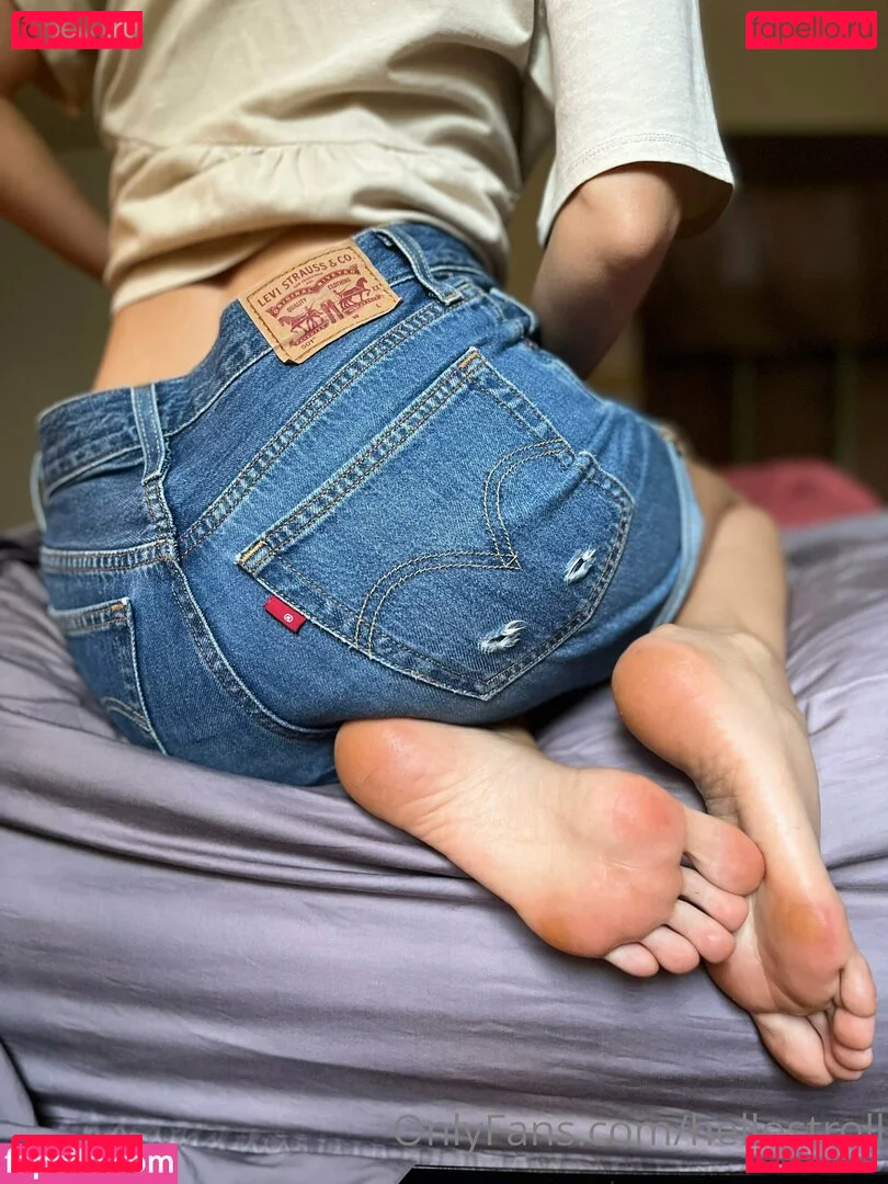 hellostroll Onlyfans Photo Gallery 