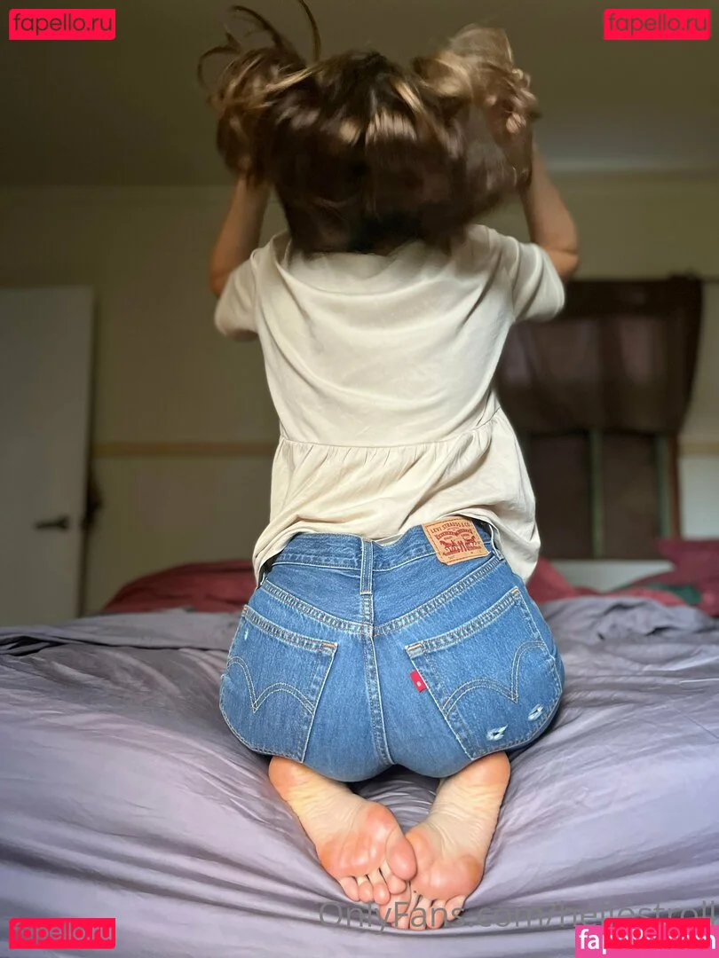 hellostroll Onlyfans Photo Gallery 