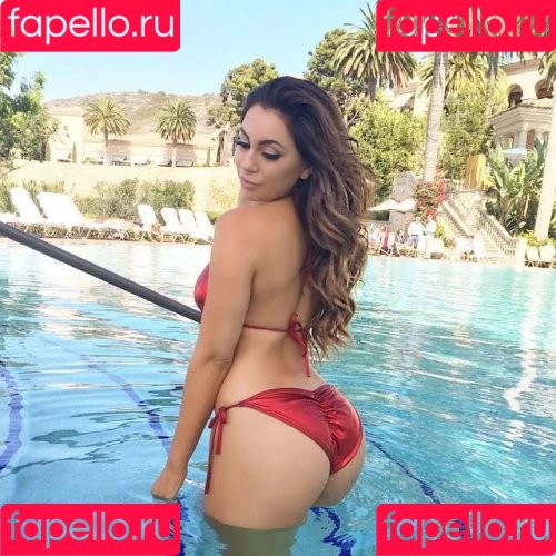 Uldouz Wallace Onlyfans Photo Gallery 