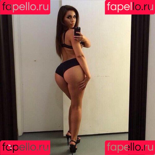 Uldouz Wallace Onlyfans Photo Gallery 