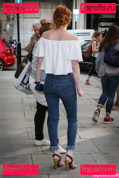 Eleanor Tomlinson Onlyfans Photo Gallery 