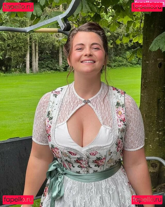 romisu Onlyfans Photo Gallery 