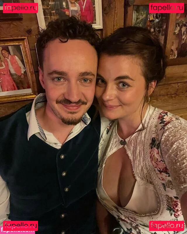 romisu Onlyfans Photo Gallery 