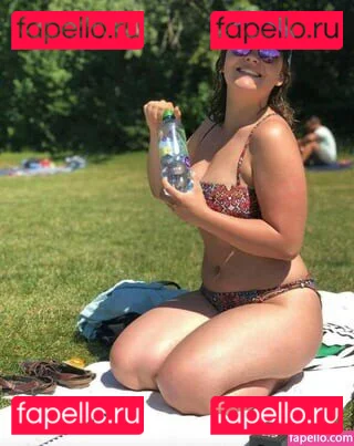 romisu Onlyfans Photo Gallery 