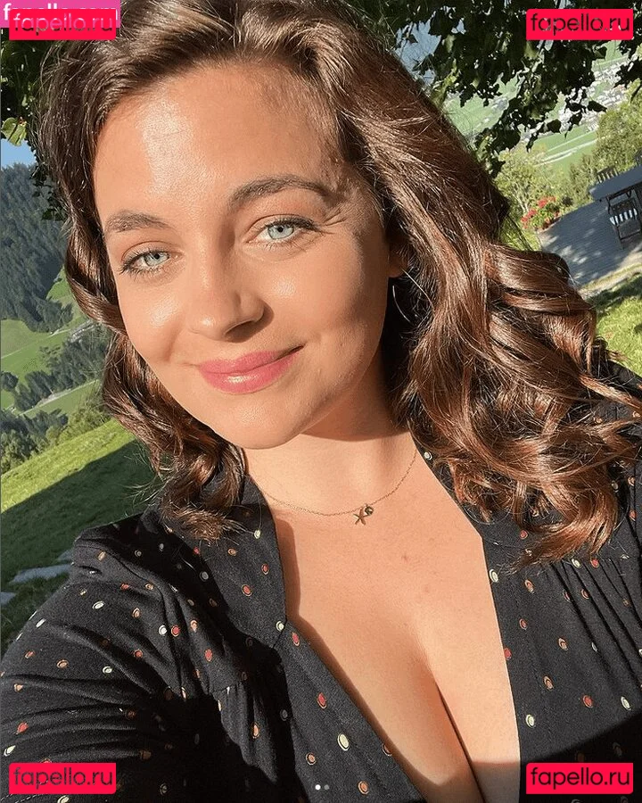 romisu Onlyfans Photo Gallery 