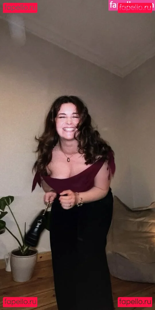 romisu Onlyfans Photo Gallery 