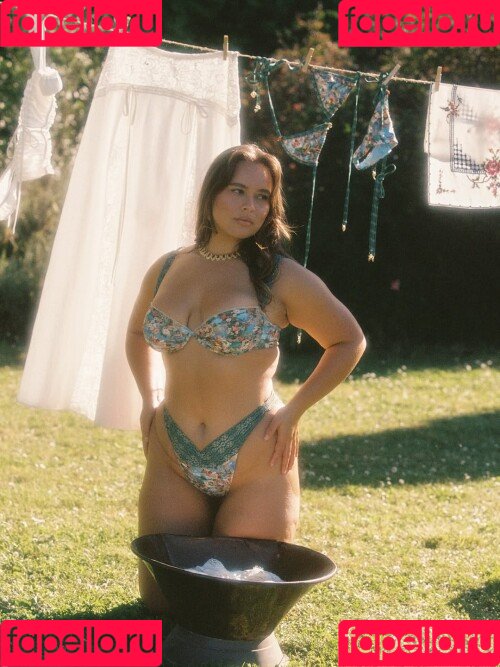 Venezia Cruz Onlyfans Photo Gallery 