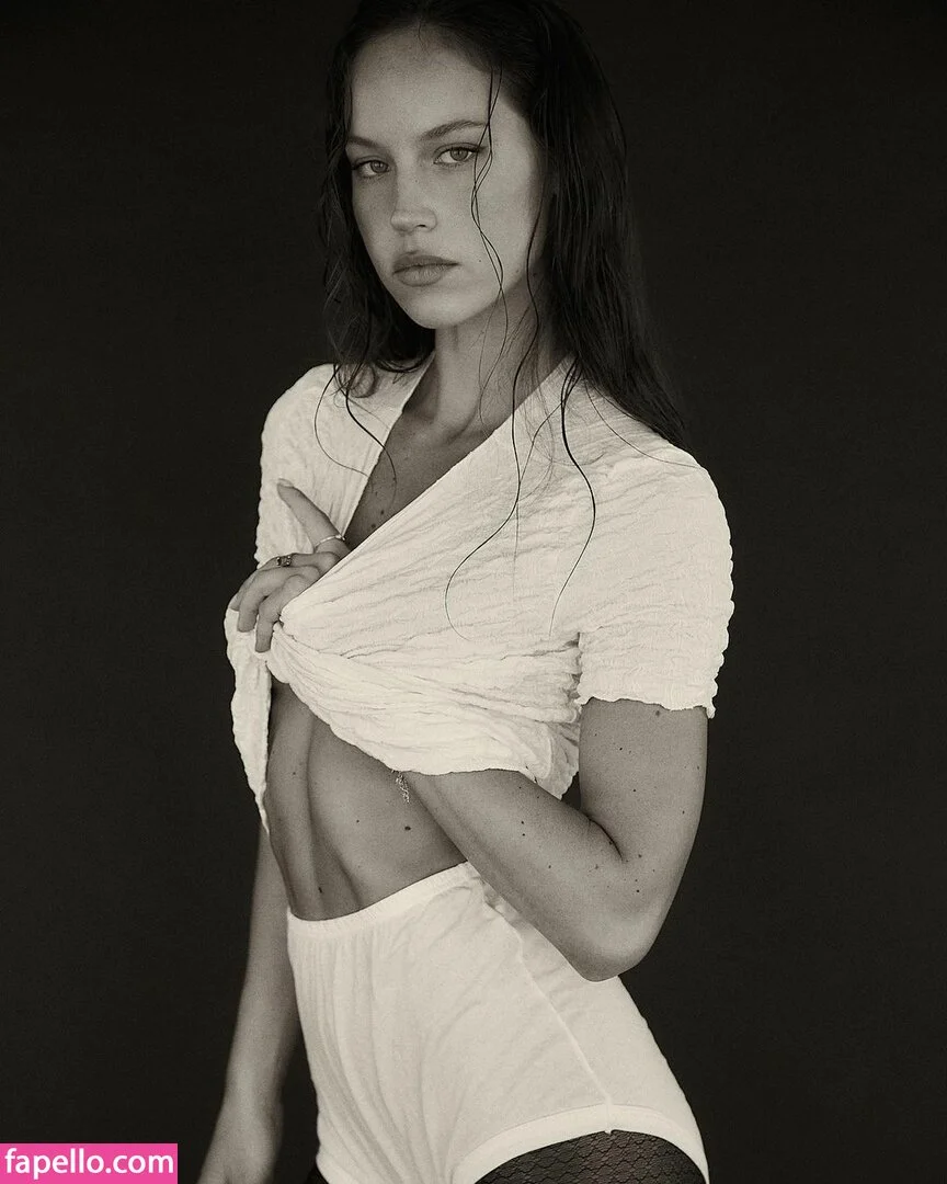 Olivia Mathers Onlyfans Photo Gallery 