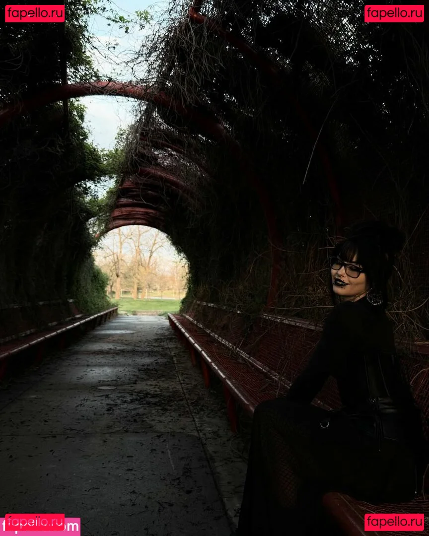 HotGothMlf Onlyfans Photo Gallery 