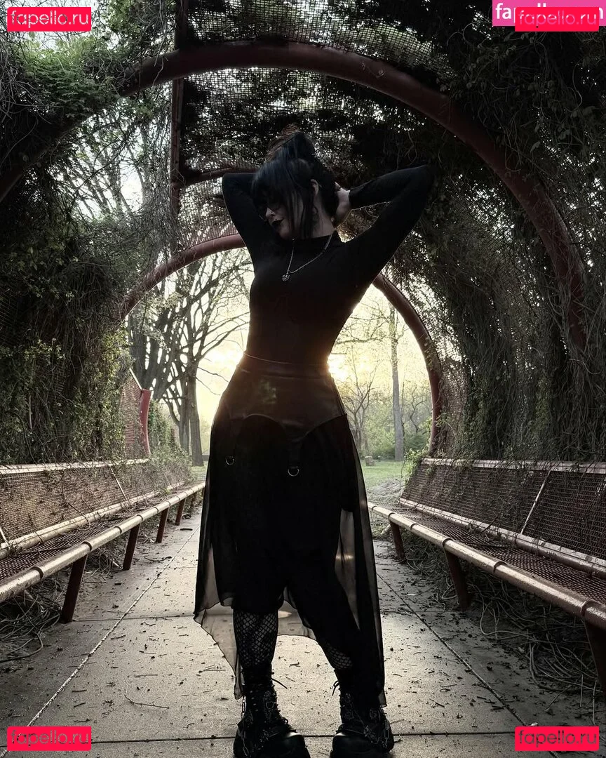 HotGothMlf Onlyfans Photo Gallery 