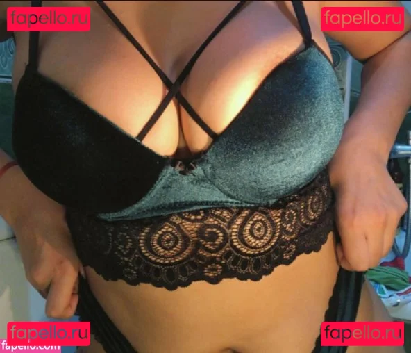 arabhottie Onlyfans Photo Gallery 