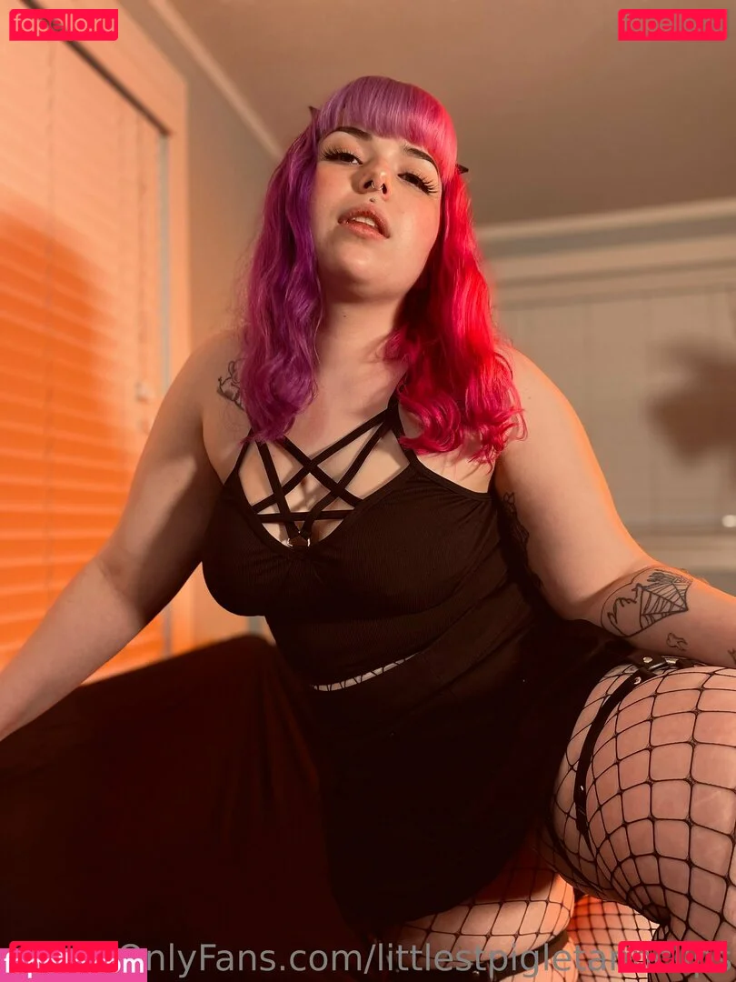 littlestpigletannclips Onlyfans Photo Gallery 