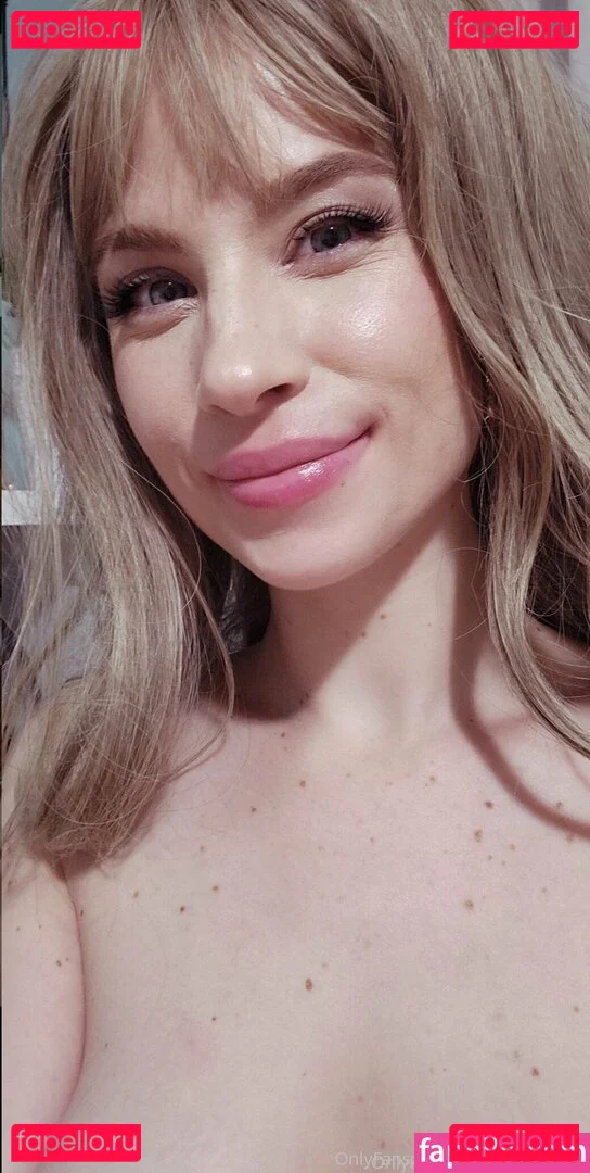 claracosmiafree Onlyfans Photo Gallery 