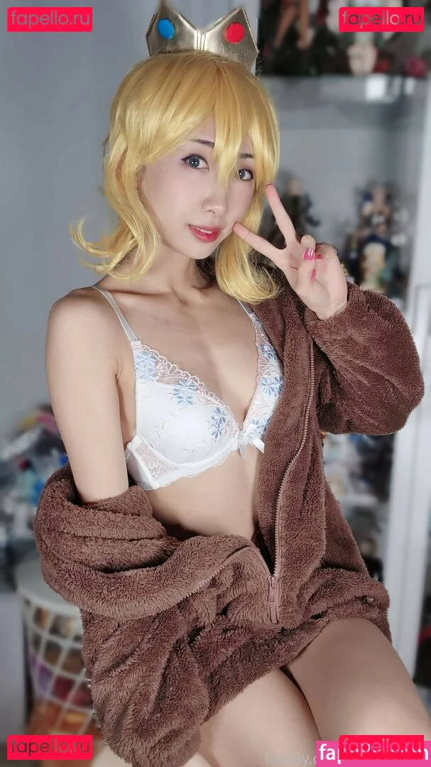 MikanCos Onlyfans Photo Gallery 