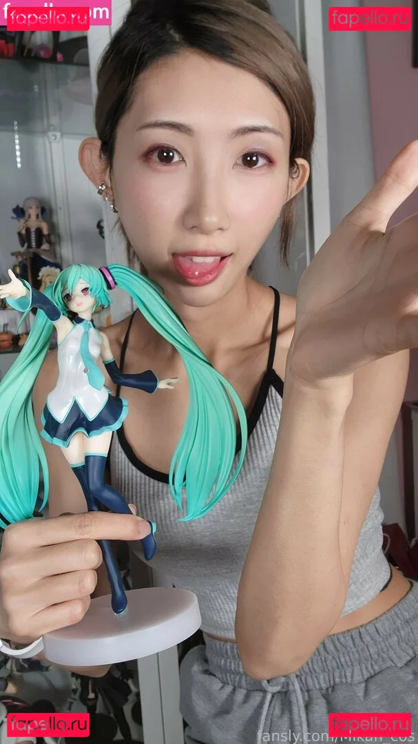 MikanCos Onlyfans Photo Gallery 