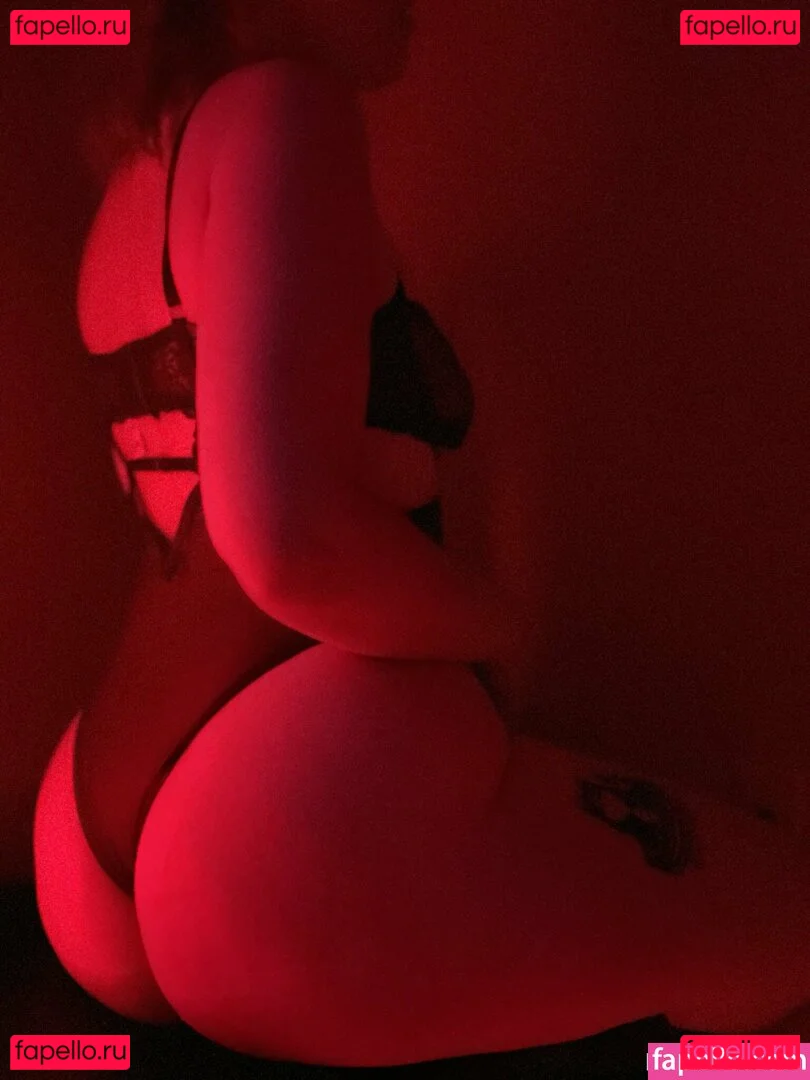 hereliesviolet Onlyfans Photo Gallery 