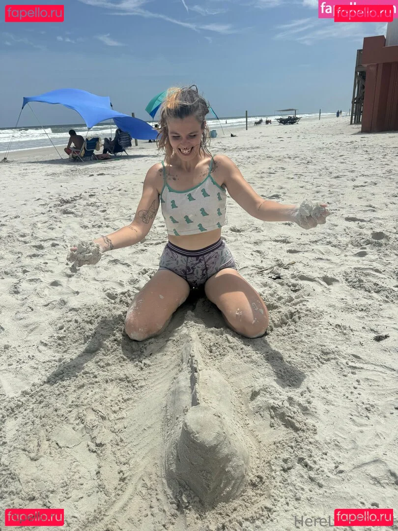 hereliesviolet Onlyfans Photo Gallery 