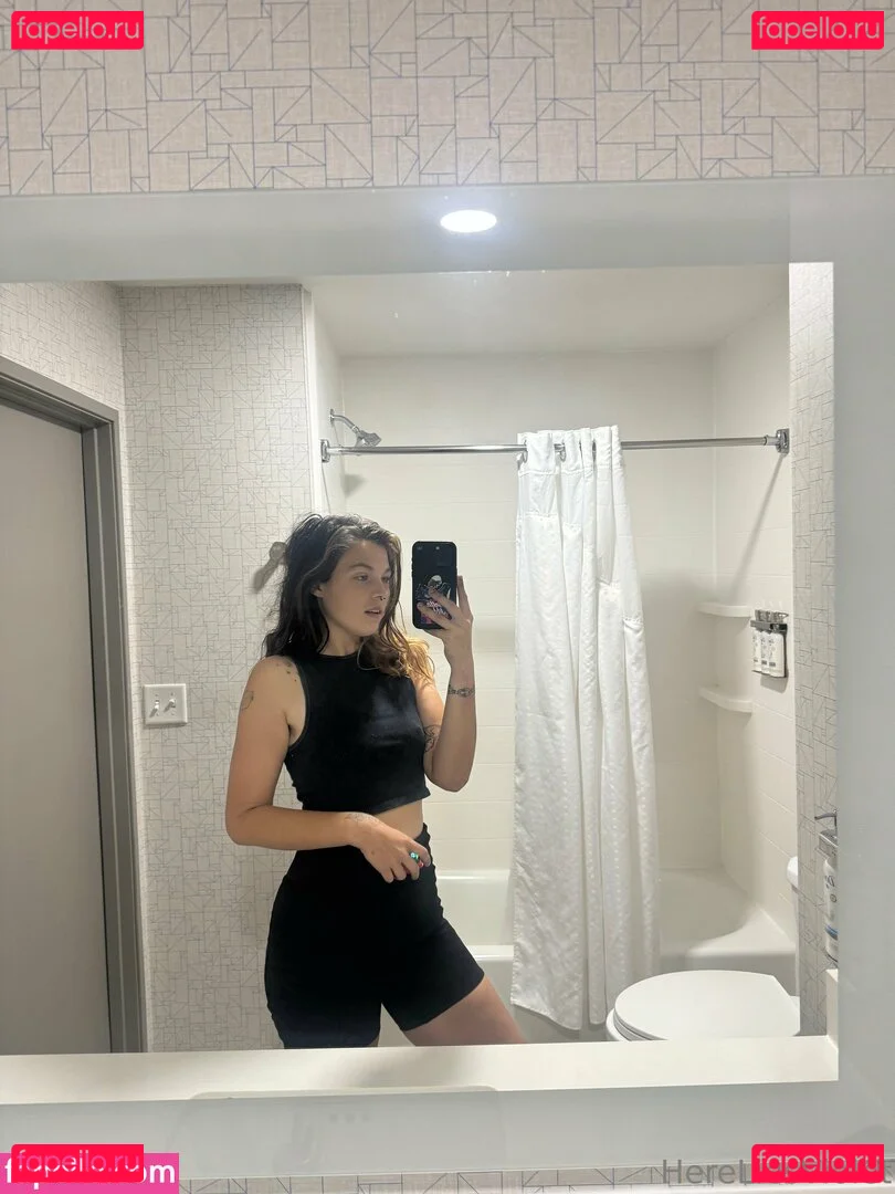 hereliesviolet Onlyfans Photo Gallery 