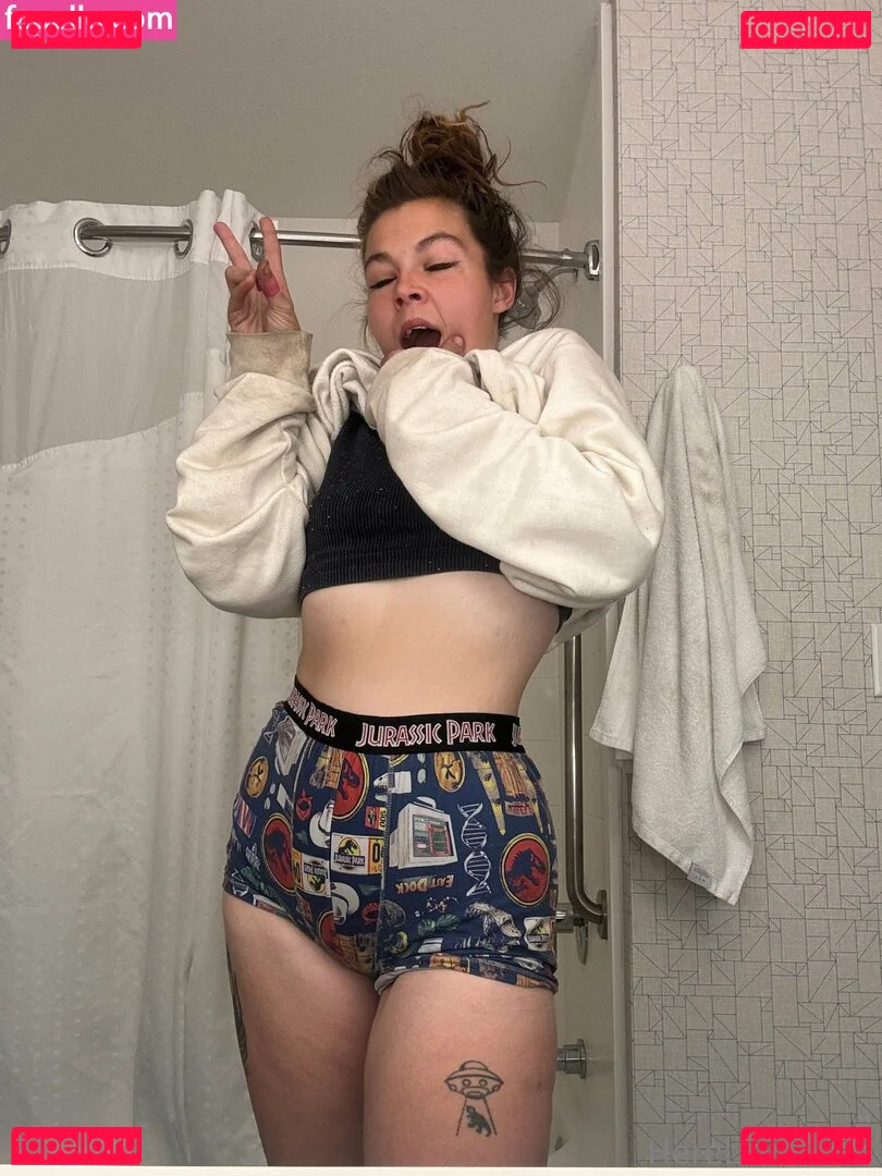 hereliesviolet Onlyfans Photo Gallery 