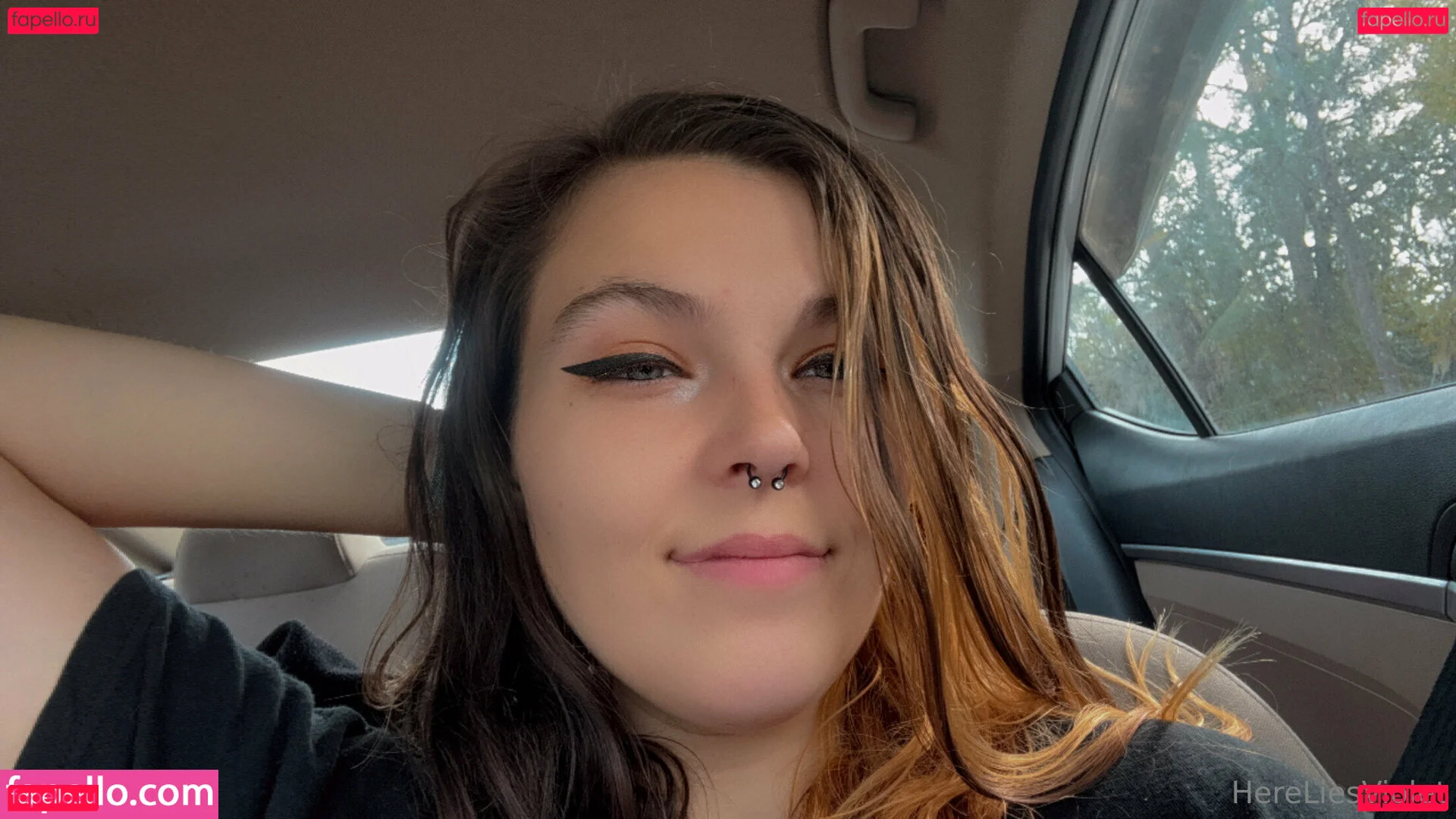 hereliesviolet Onlyfans Photo Gallery 