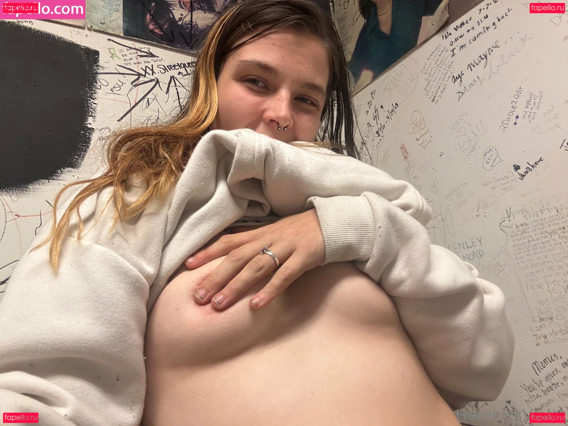 hereliesviolet Onlyfans Photo Gallery 