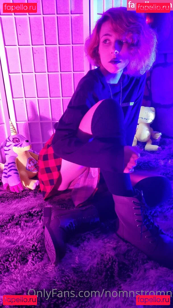 nomnstromn Onlyfans Photo Gallery 