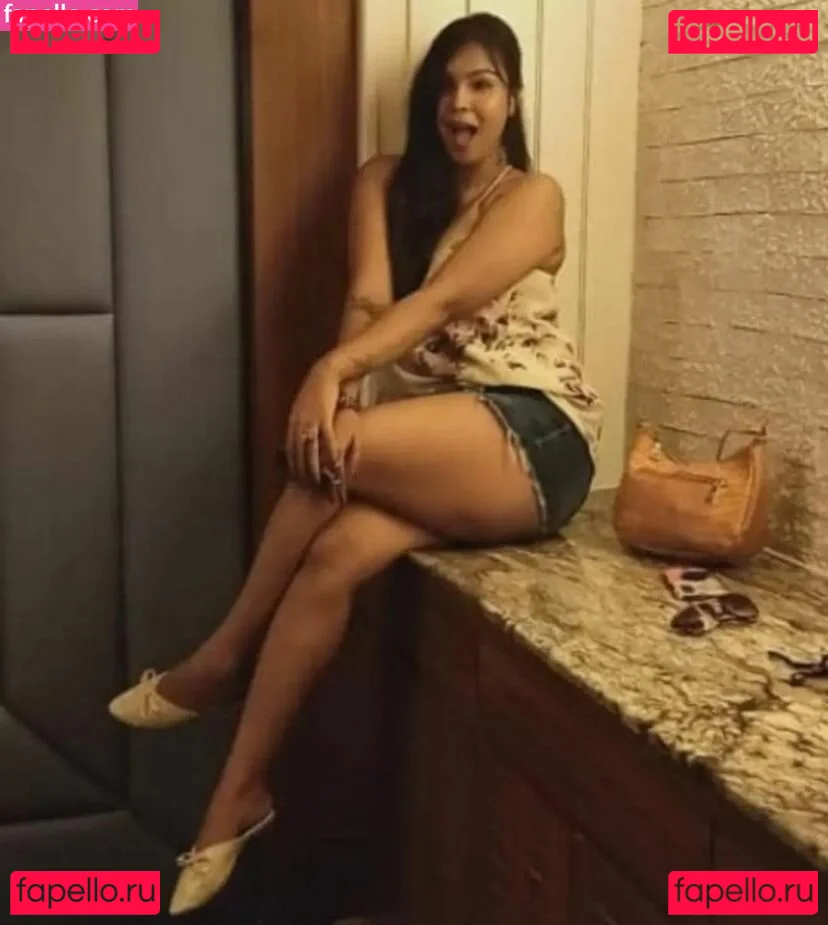 Richa Dutt Onlyfans Photo Gallery 