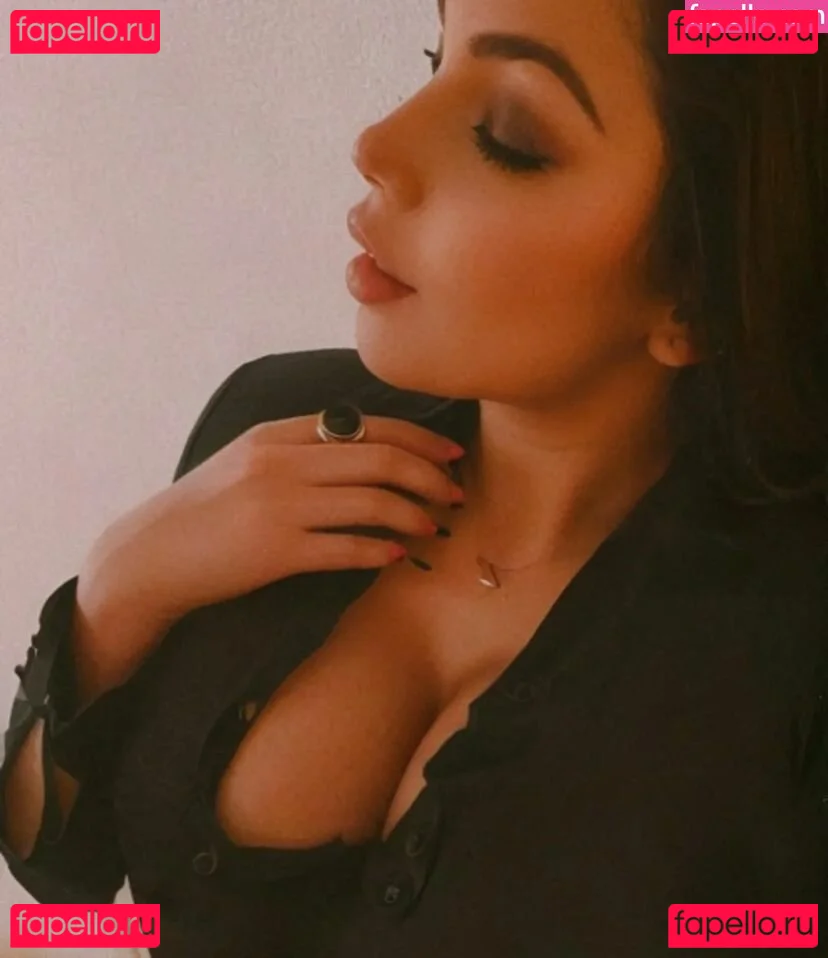 Richa Dutt Onlyfans Photo Gallery 