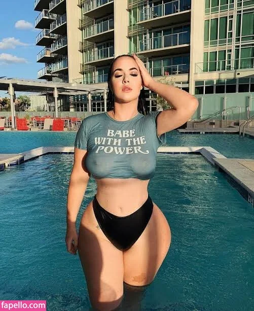 Holly Luyah Onlyfans Photo Gallery 