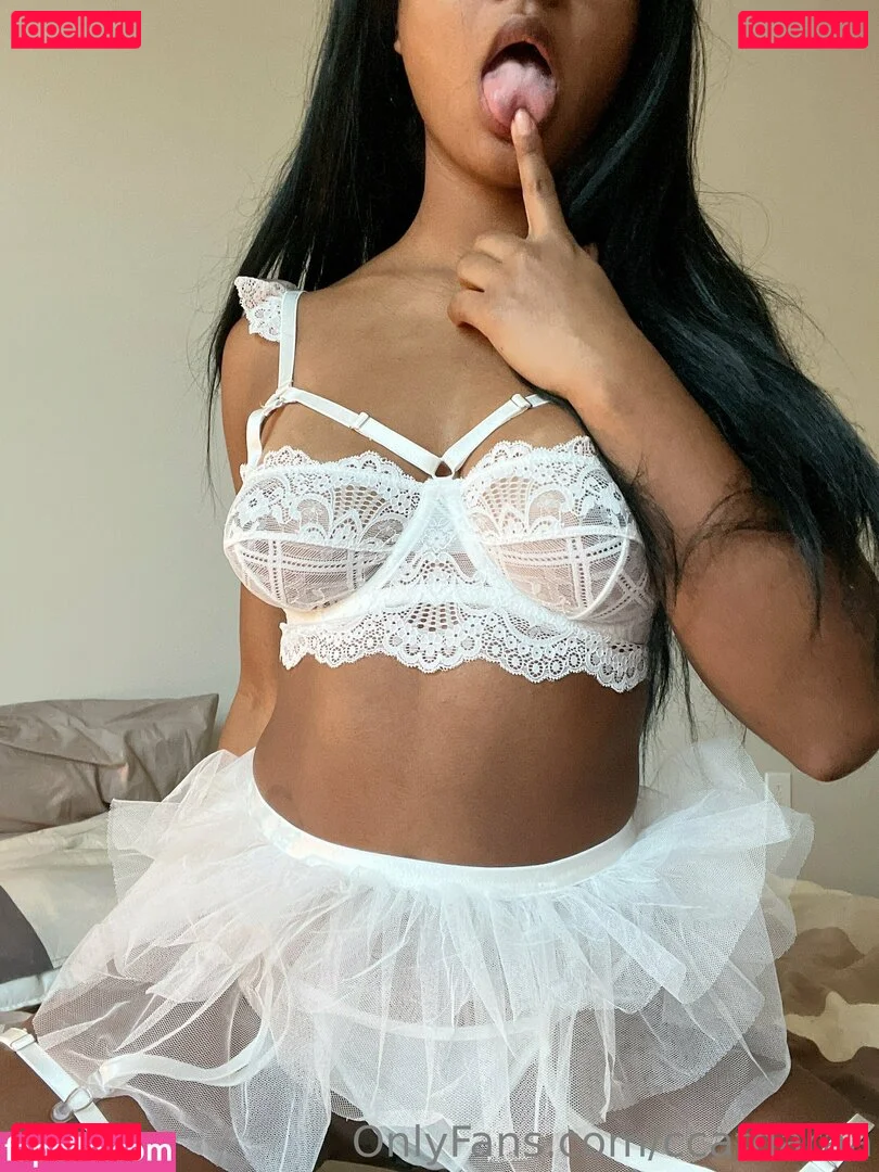 llalalinaa Onlyfans Photo Gallery 