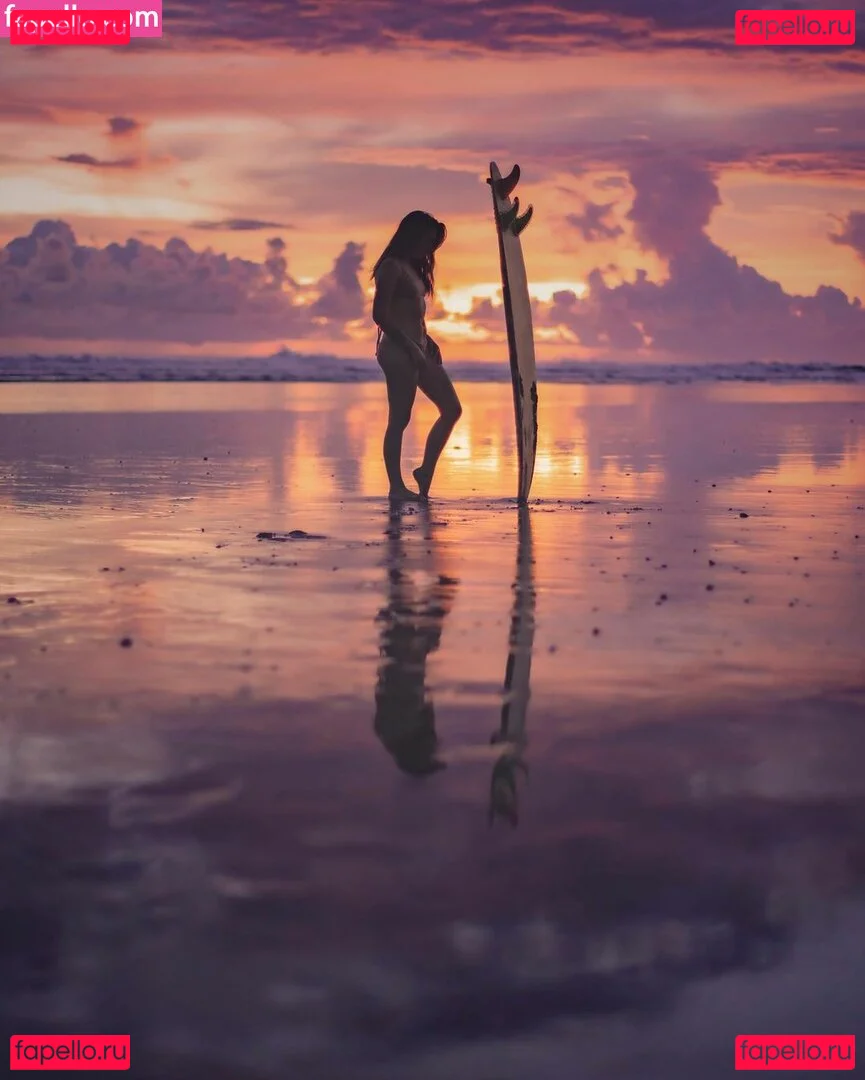 Roxane ASMR Onlyfans Photo Gallery 