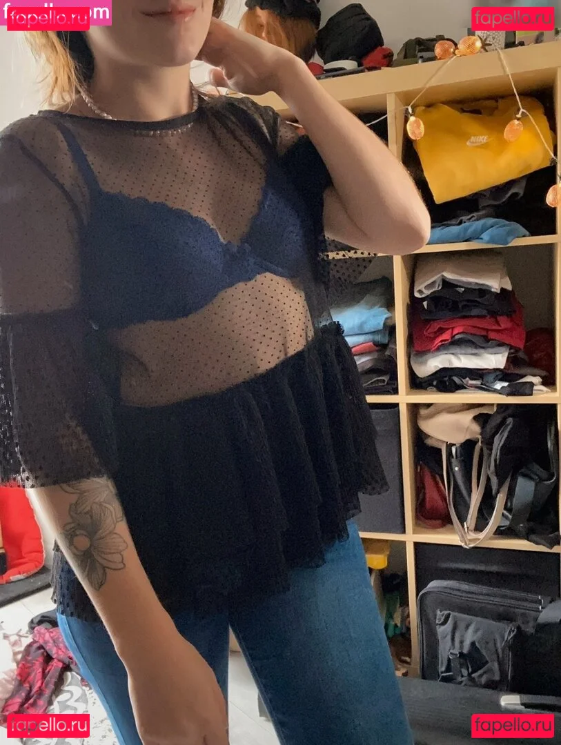 Roxane ASMR Onlyfans Photo Gallery 