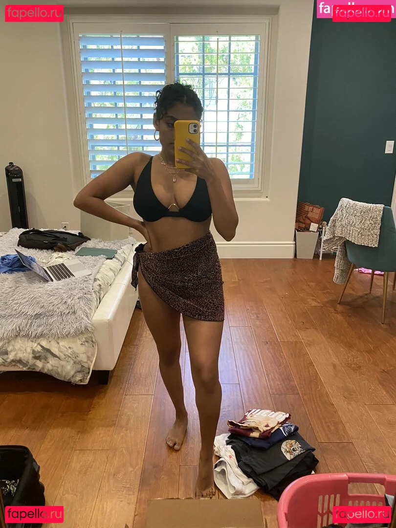 Yamini Nambimadom Onlyfans Photo Gallery 