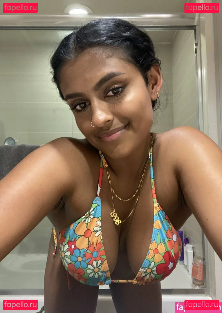 Yamini Nambimadom Onlyfans Photo Gallery 