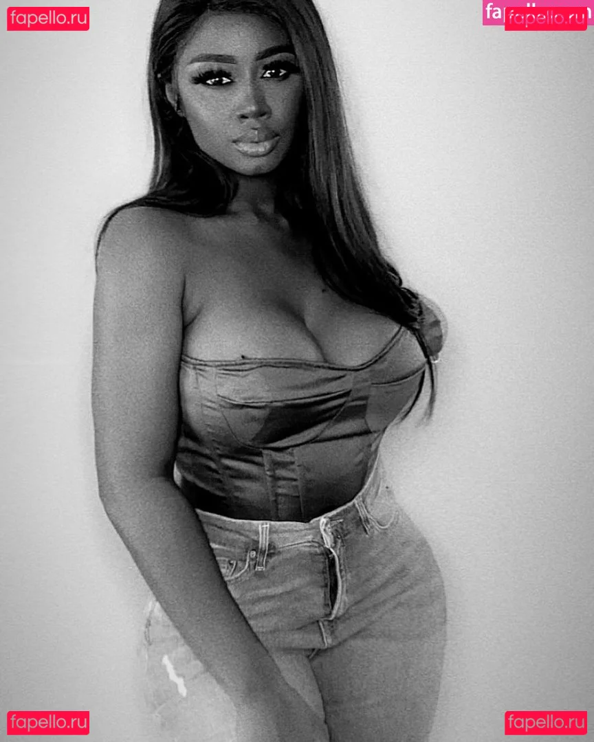 LXRYCC Onlyfans Photo Gallery 