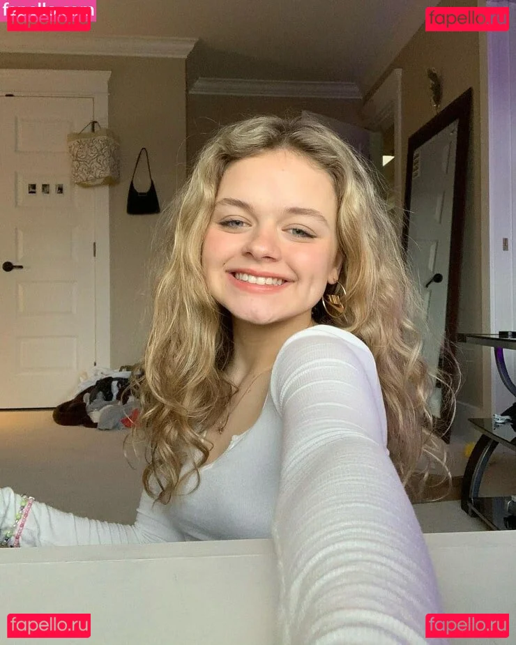 Kylie Rogers Onlyfans Photo Gallery 