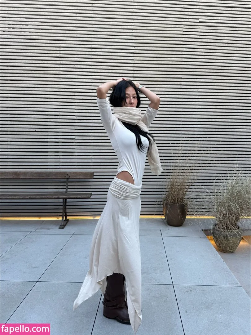 Jeon Jisu Onlyfans Photo Gallery 