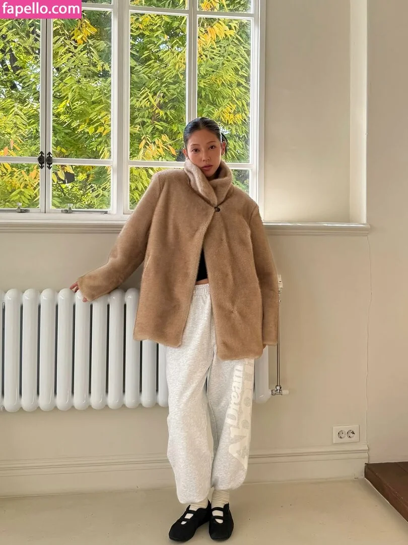 Jeon Jisu Onlyfans Photo Gallery 