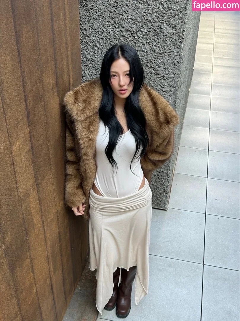 Jeon Jisu Onlyfans Photo Gallery 