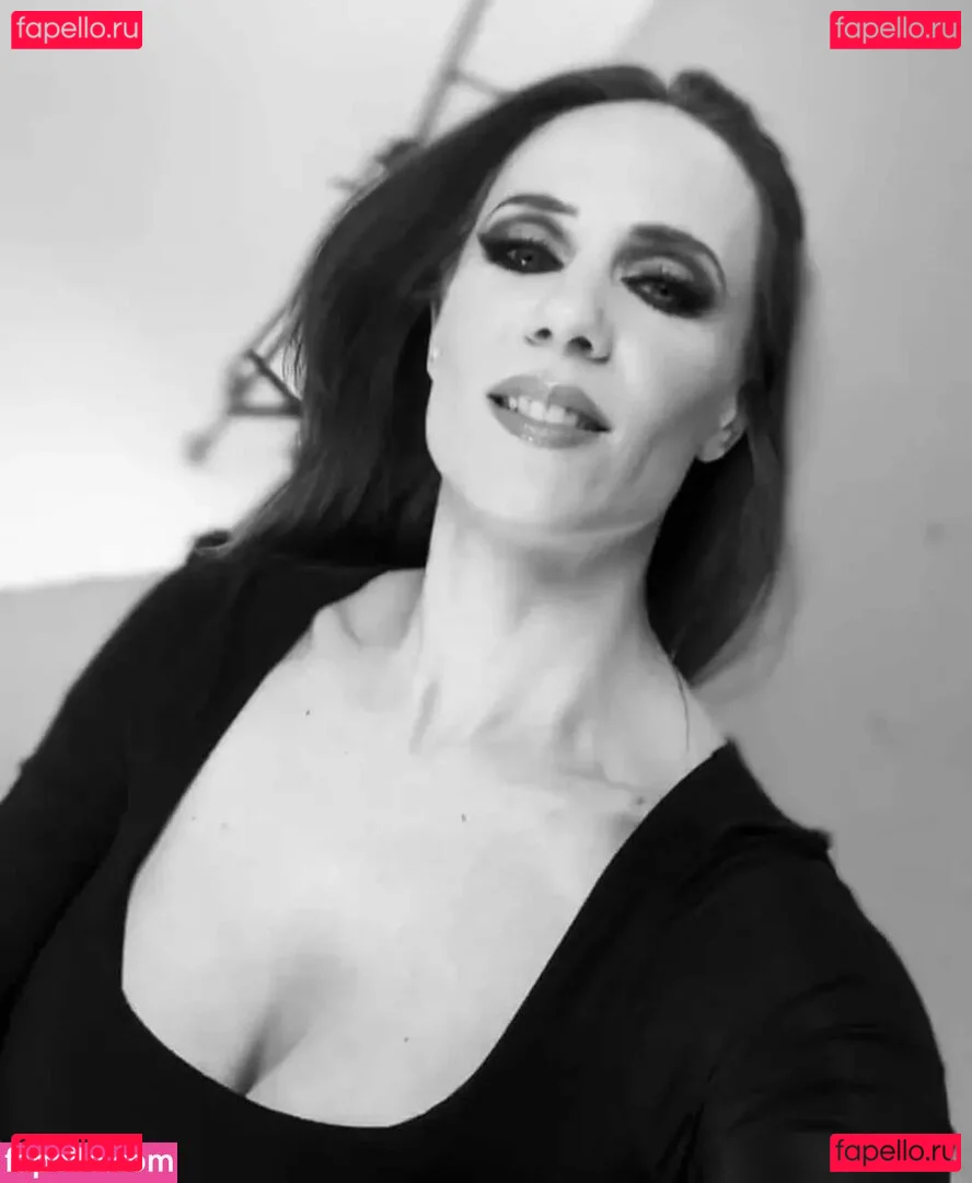 Simone Simons Onlyfans Photo Gallery 