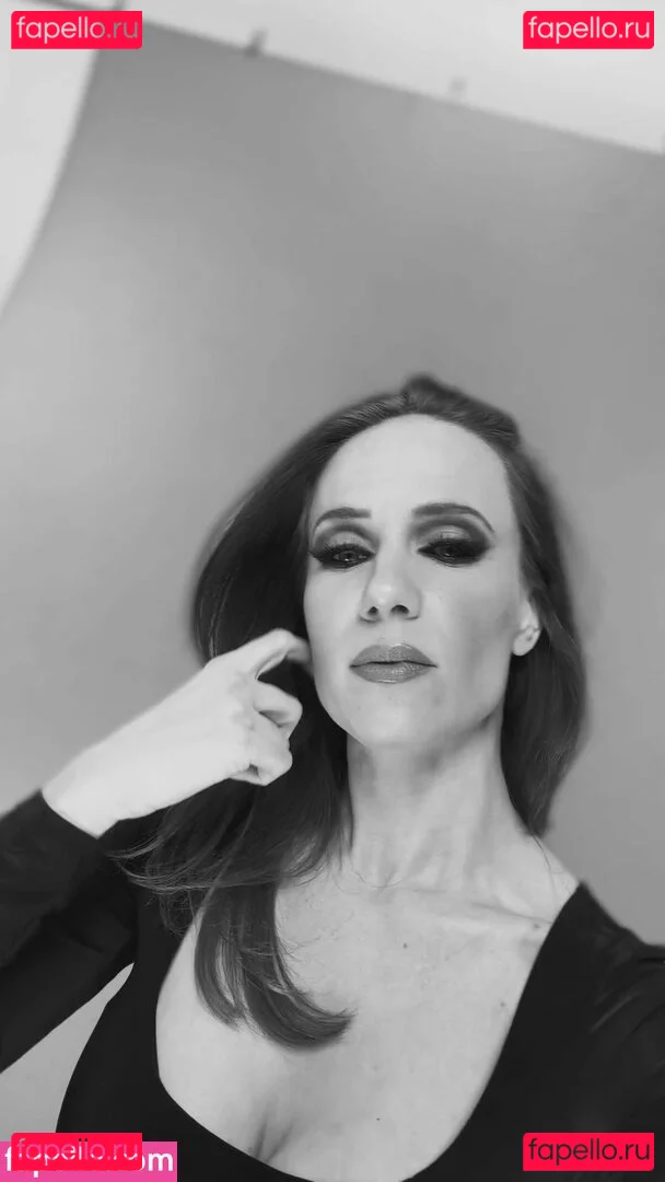 Simone Simons Onlyfans Photo Gallery 