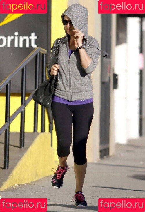 Mila Kunis Onlyfans Photo Gallery 